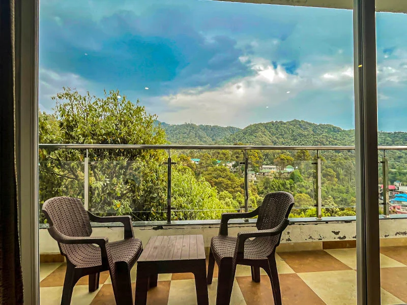 Budget Hotels In Dalhousie-Hotel Moon Glade-Coffee Table